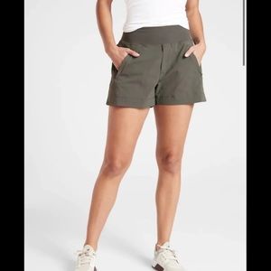 Olive Green Trekkie North Short
